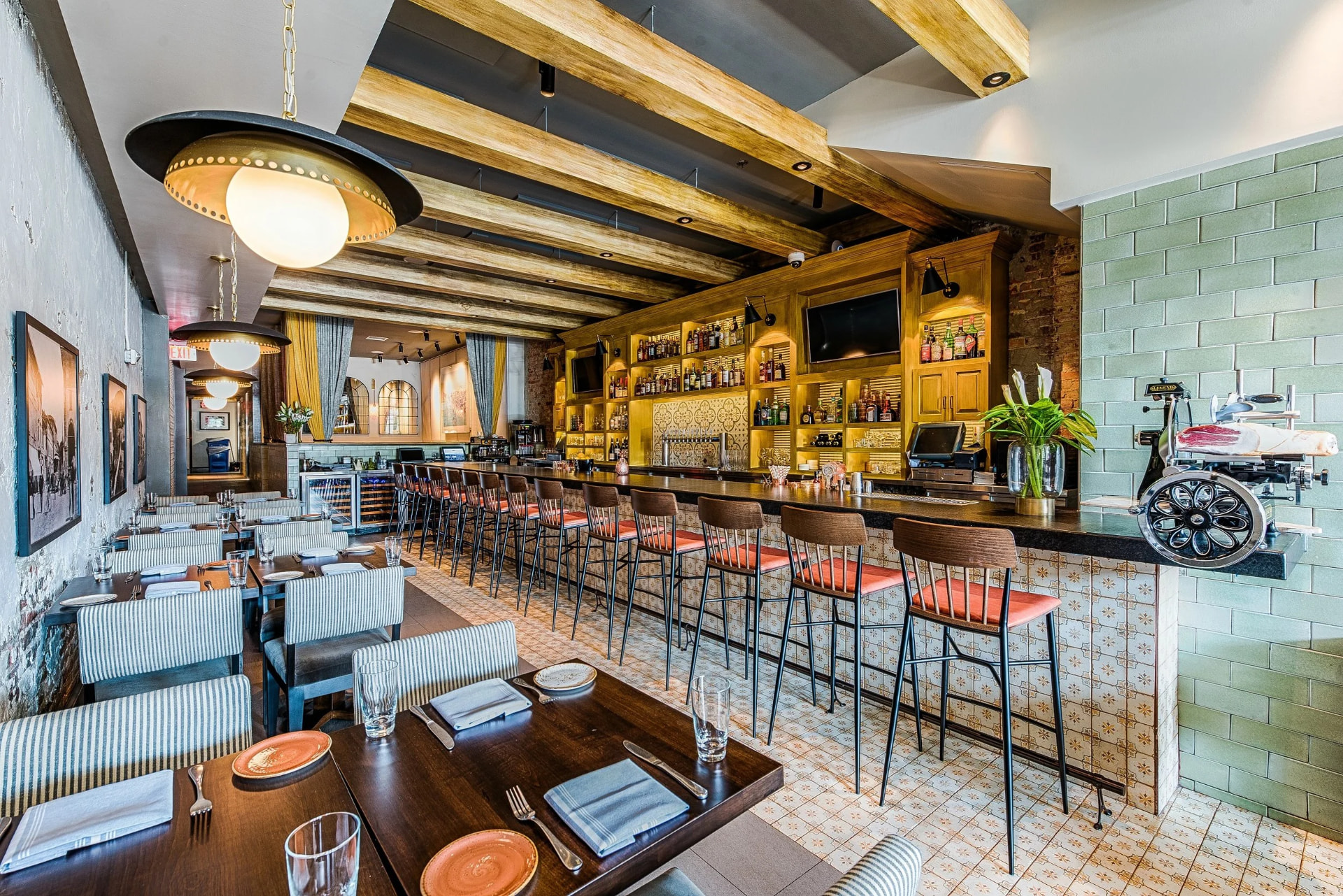 The main dining room and bar at San Lorenzo